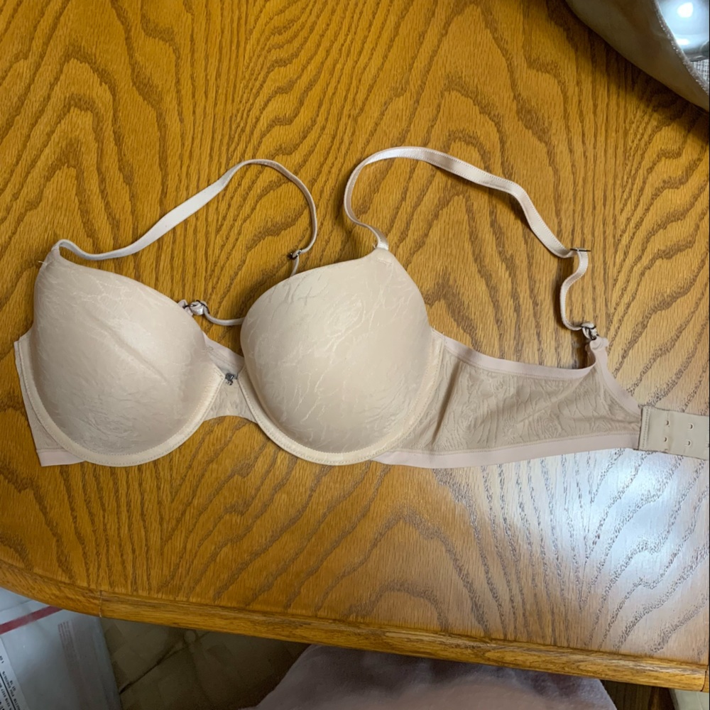 Simply Vera Vera Wang beige bra. Excellent condition. Size 34C.